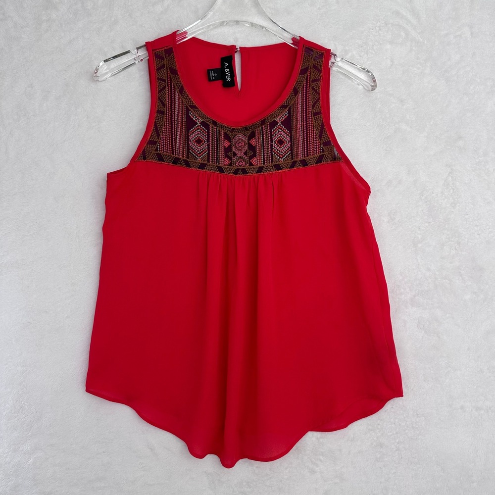 A BYER Red Embroidered Yoke Sleeveless Pleated Keyhole Back Tank Top Womens S